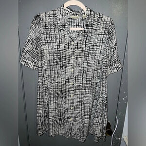 11•1•tylho sz small button down top.